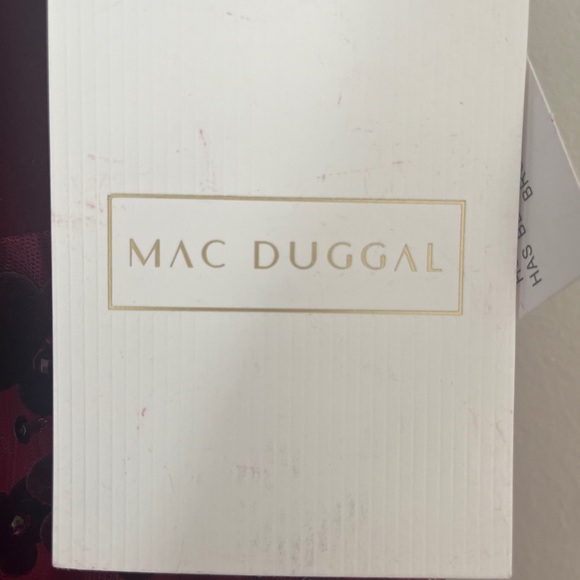 Mac Duggal EMBELLISHED BUTTERFLY SLEEVE VELVET HEM MIDI DRESS - Picture 6 of 7